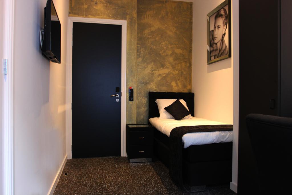 Small Single Room,119010610:JPEG