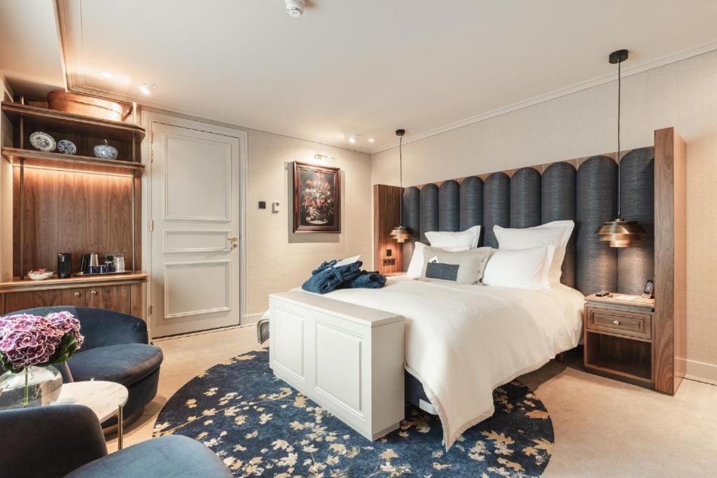 Small Double Room - (Little Room Garden View, Bath)