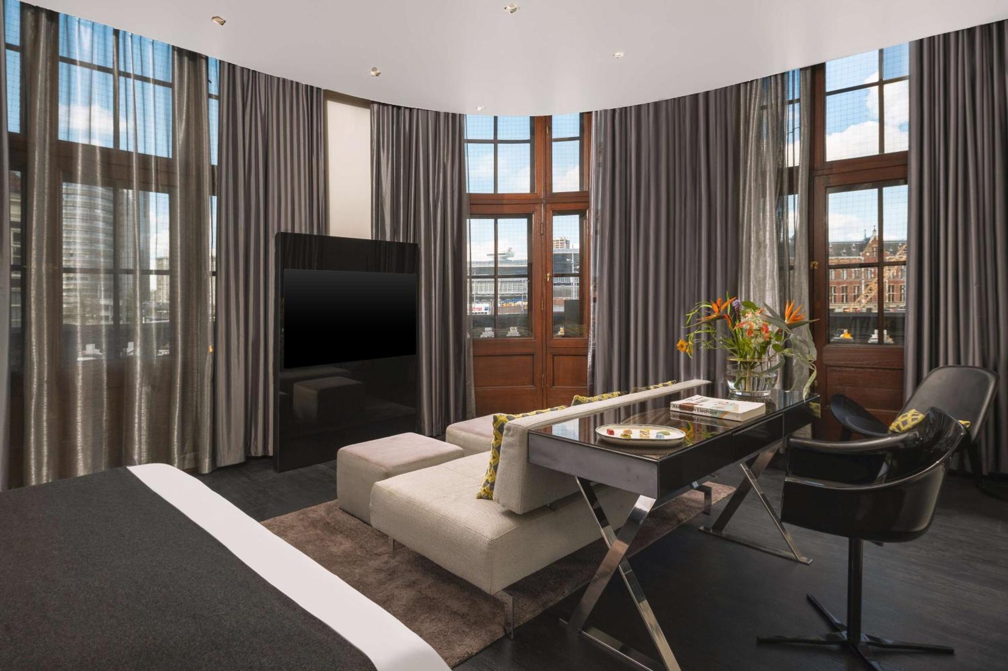 Art Junior Suite with Canal View