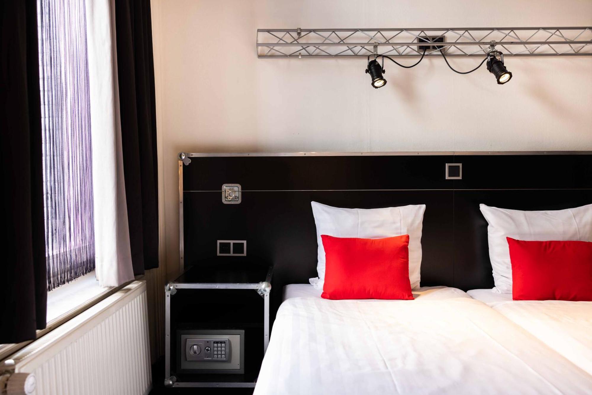 Basic Double or Twin Room with Shared Bathroom