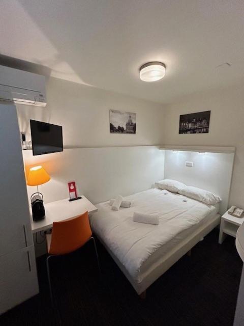 Single Room Souterrain (Bedsize 120 cm) Shared Toilet,1516412689:JPEG