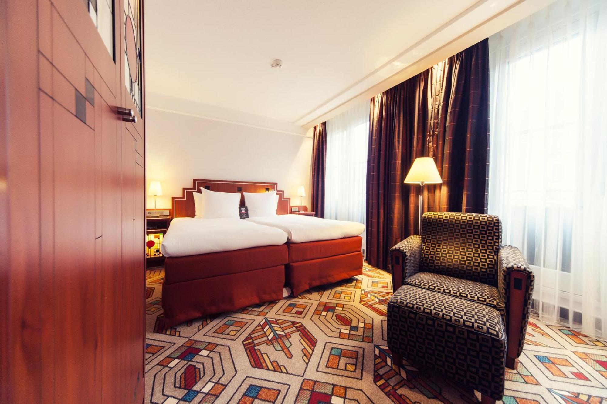 Guest suite with canal view,989959318:JPEG