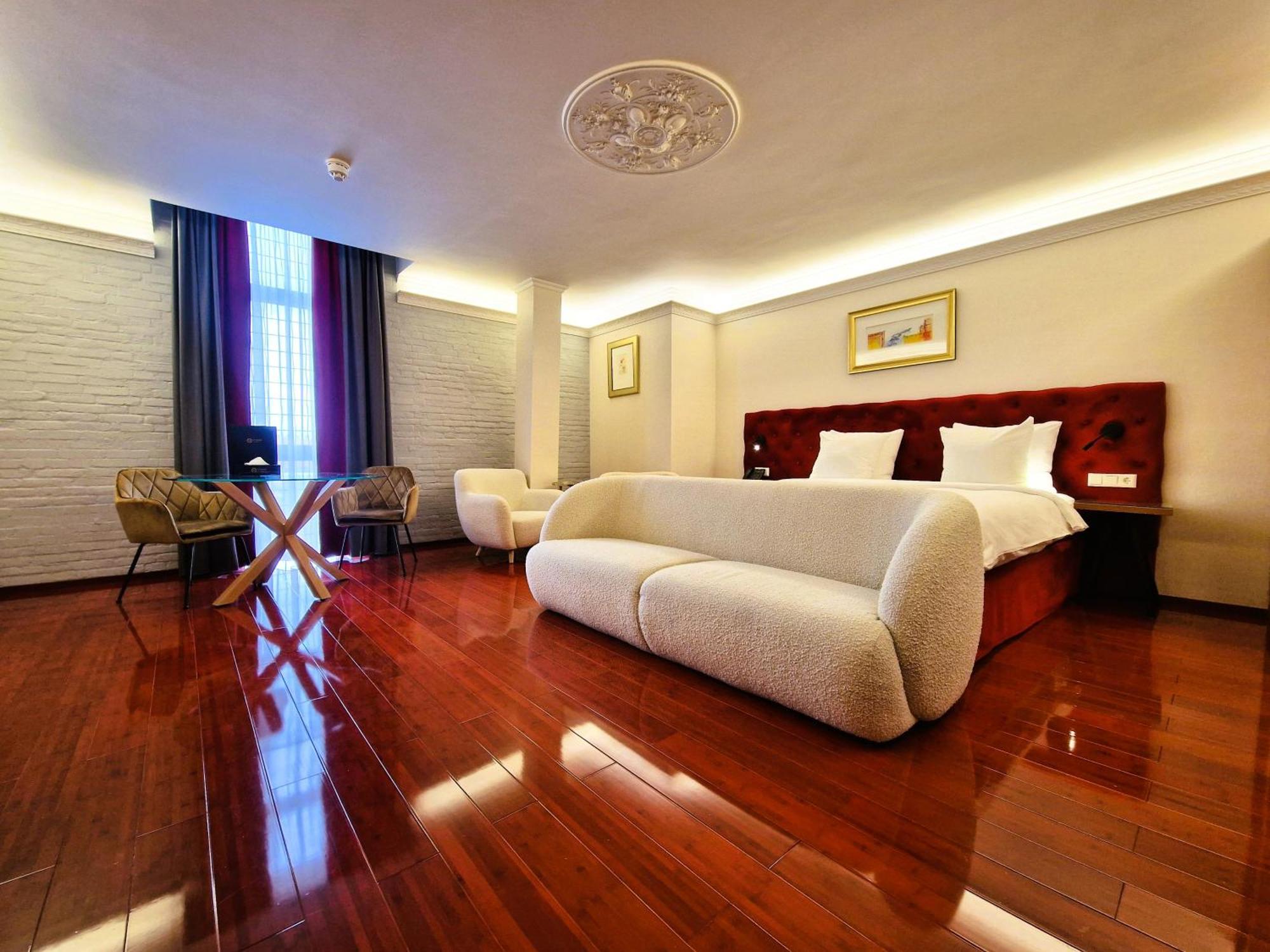 Balkissoon Suite
