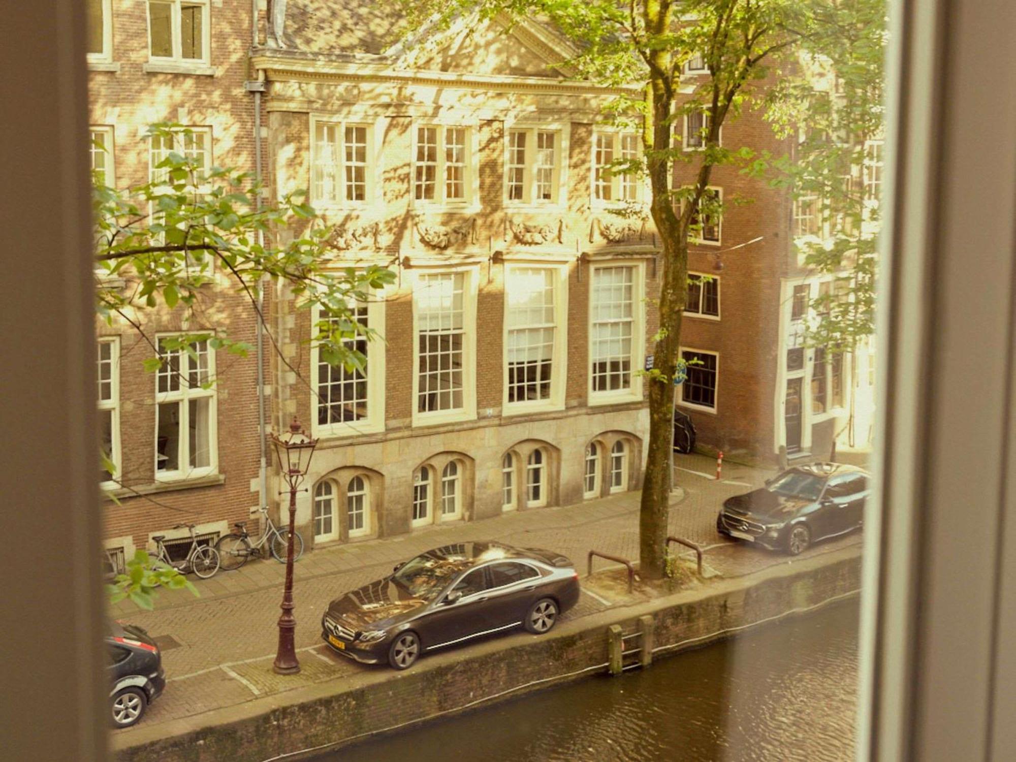 Superior Room with 1 Queen size Bed - Canal View