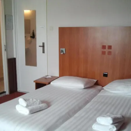 Hotel 74-2